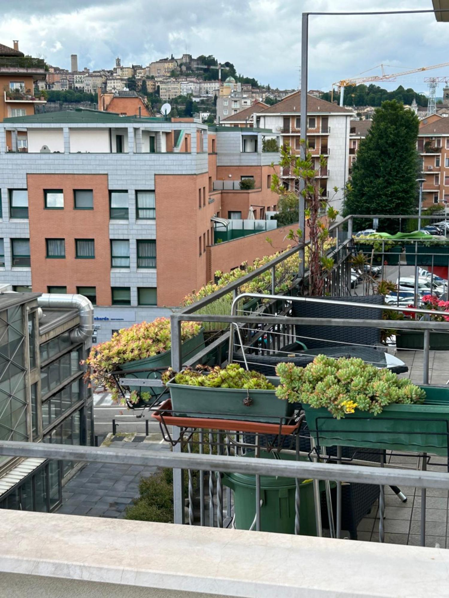 Bed and Breakfast Bed Station -Self Check In- Bérgamo Exterior foto