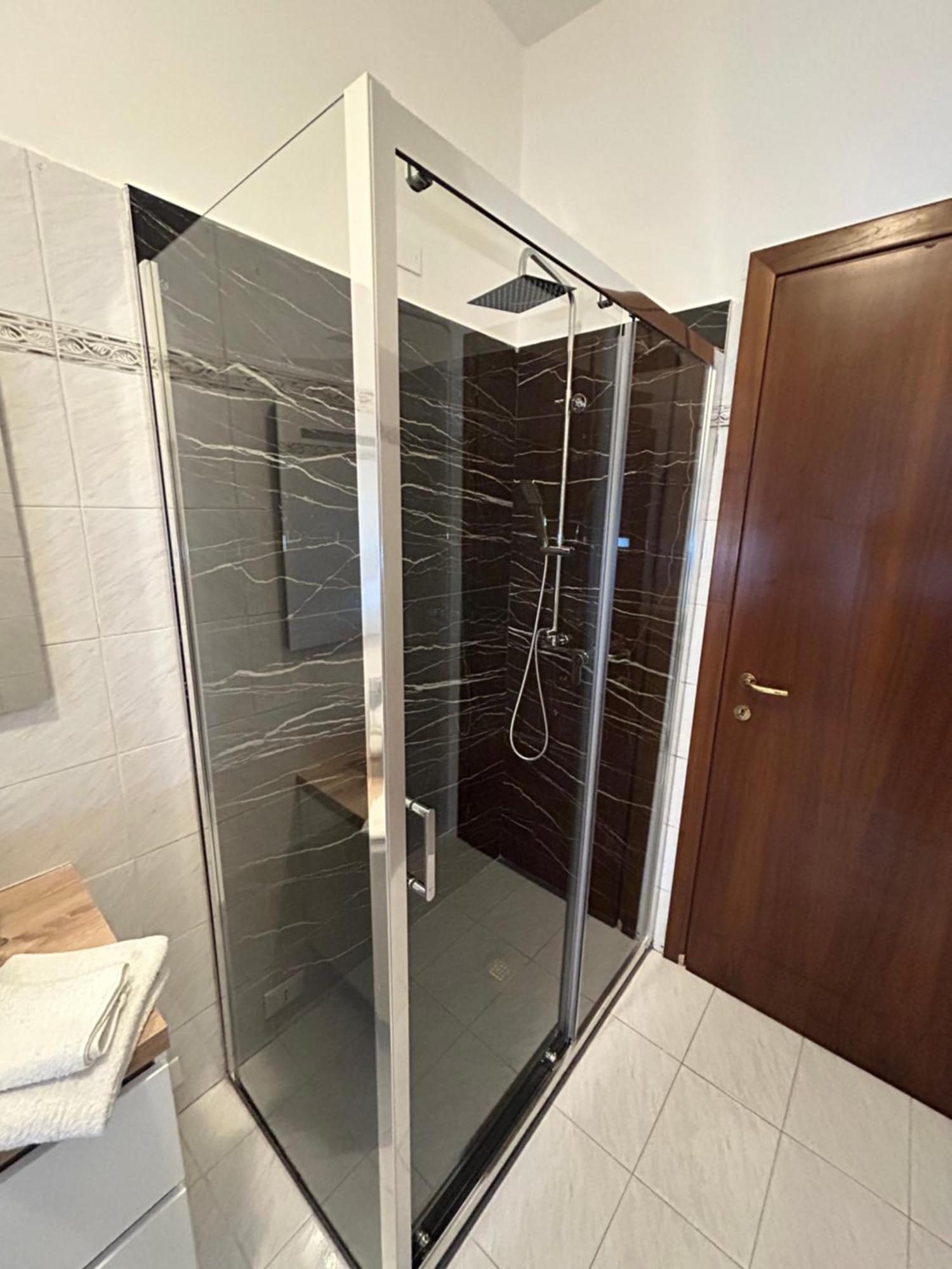 Bed and Breakfast Bed Station -Self Check In- Bérgamo Exterior foto