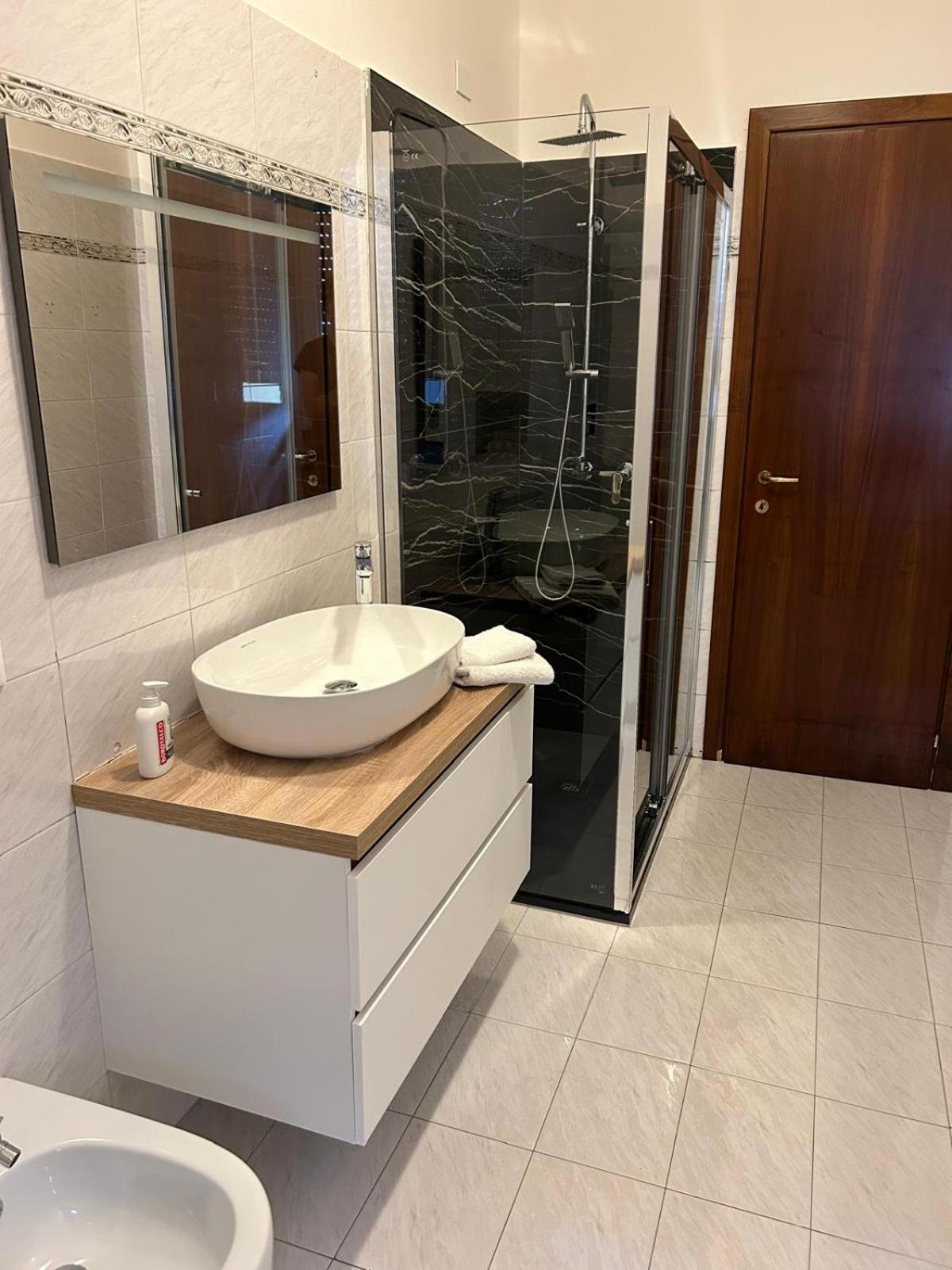 Bed and Breakfast Bed Station -Self Check In- Bérgamo Exterior foto